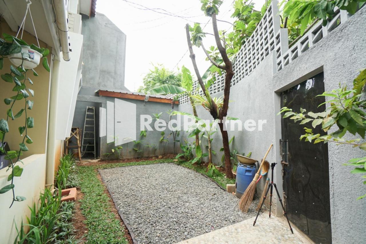 Hotel Fazza Syariah Mitra Reddoorz Jakarta Exteriér fotografie